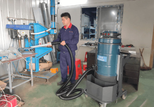 小型加工廠用工業(yè)吸塵器清理打孔工業(yè)臺(tái)